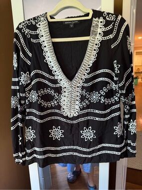 Boston Proper Boho Black Tunic with White Embroidery & Beaded V-Neck, Like New,M